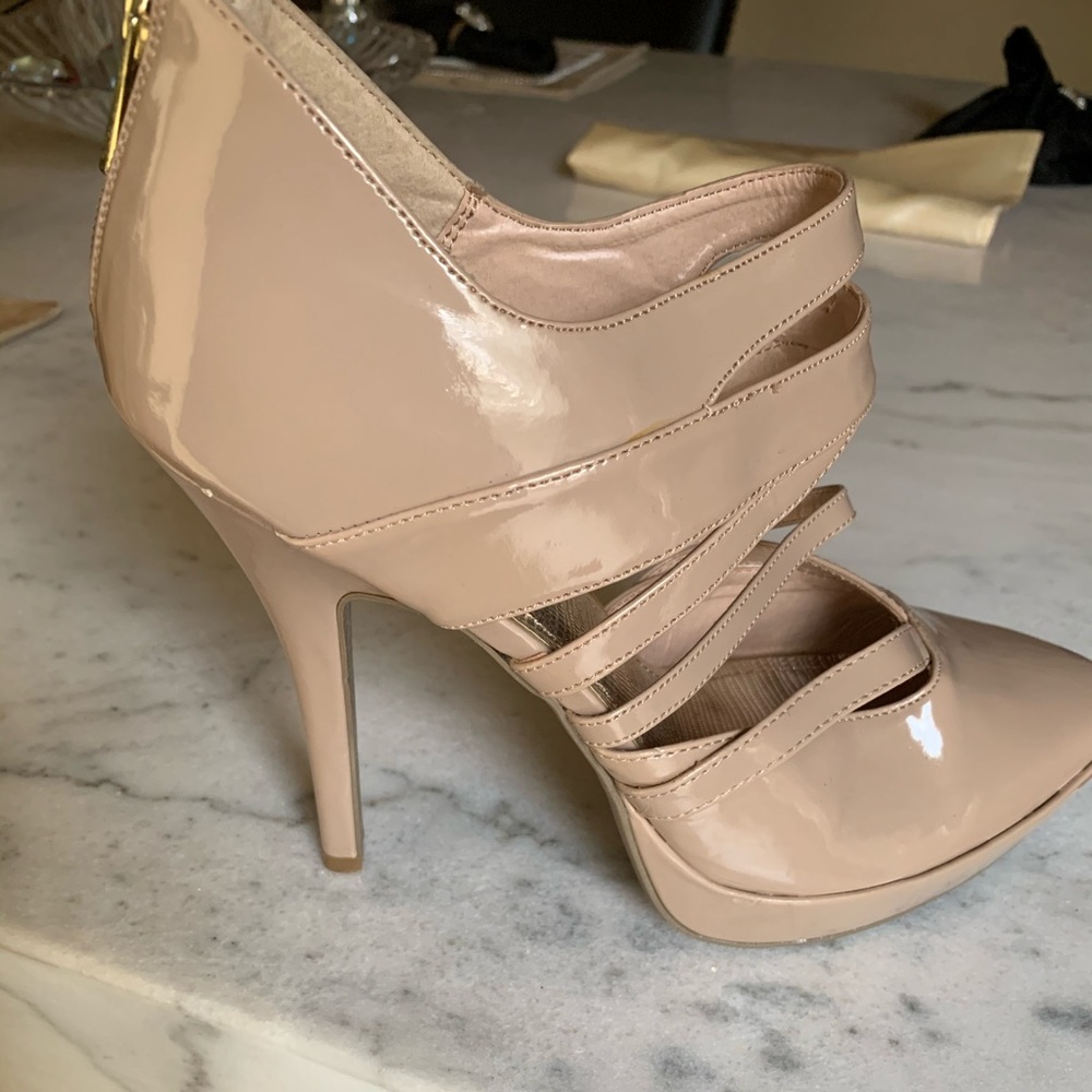 Women heels sz 10 beige/nude